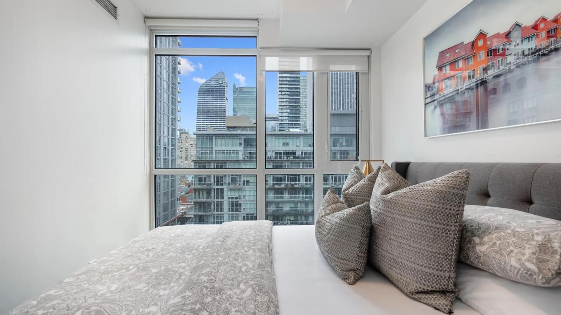 Freed Suites - Downtown Toronto Canada