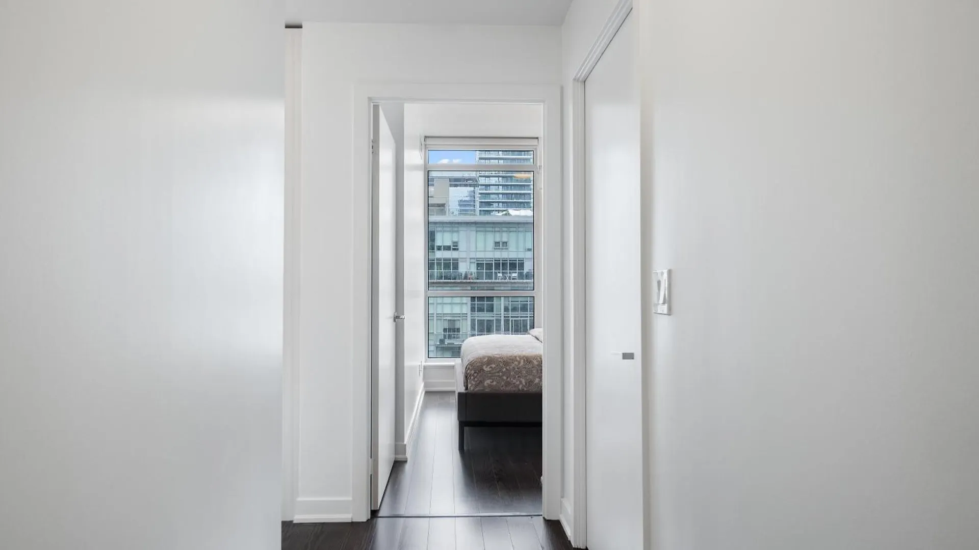Freed Suites - Downtown Toronto Apartment