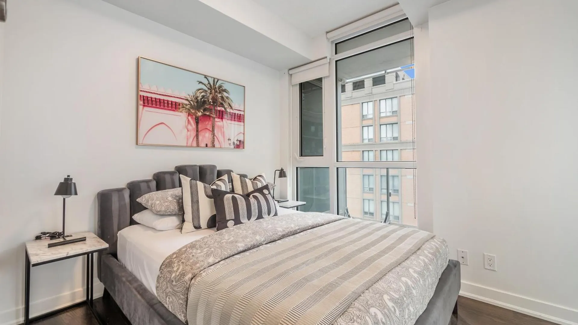 Freed Suites - Downtown Toronto Canada