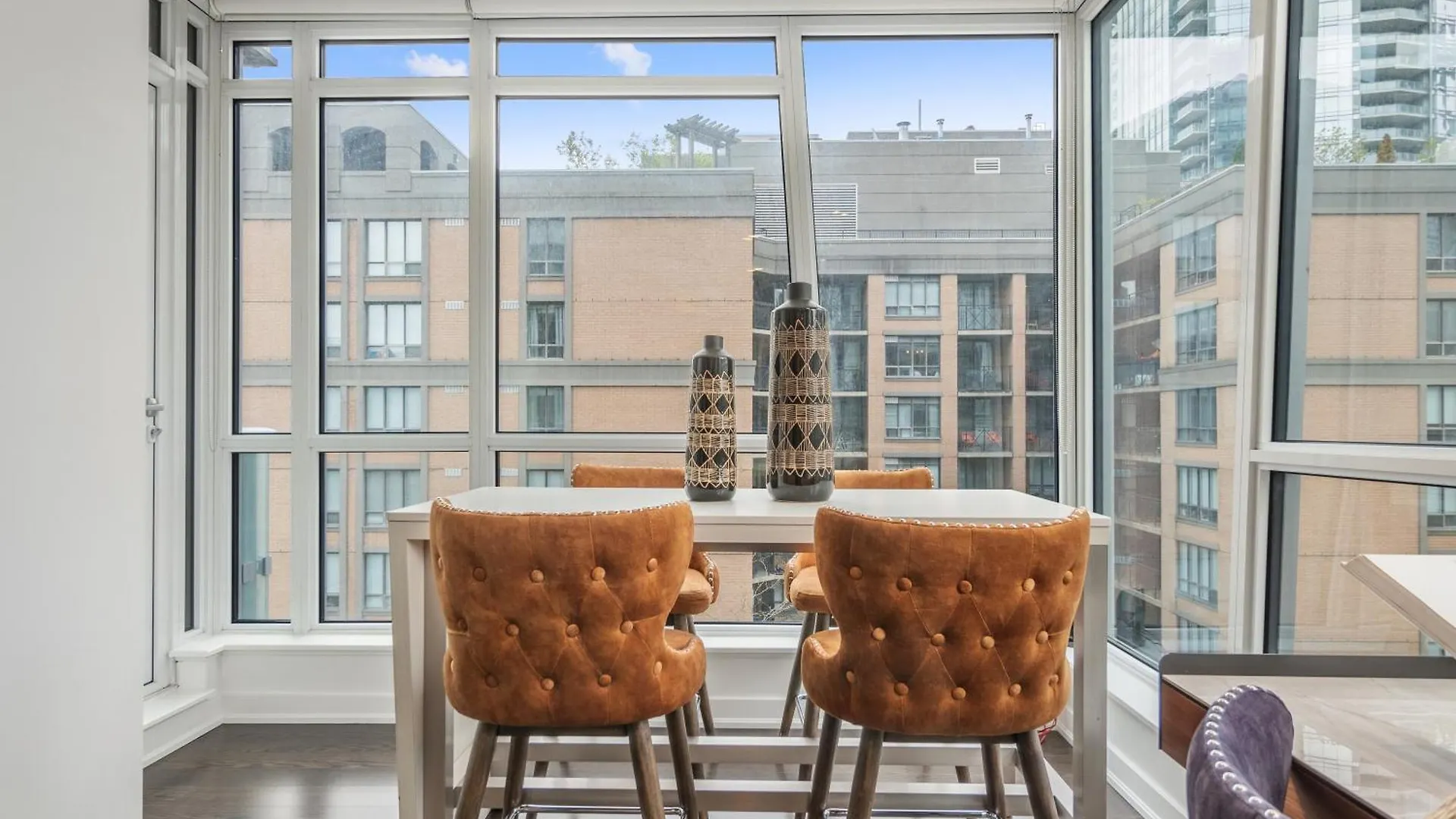 Freed Suites - Downtown Toronto