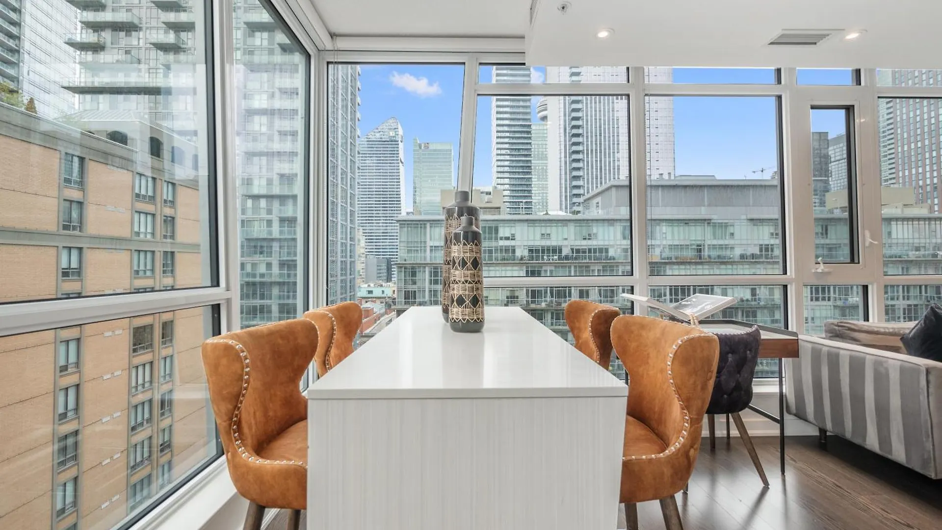 Freed Suites - Downtown Toronto 0*,