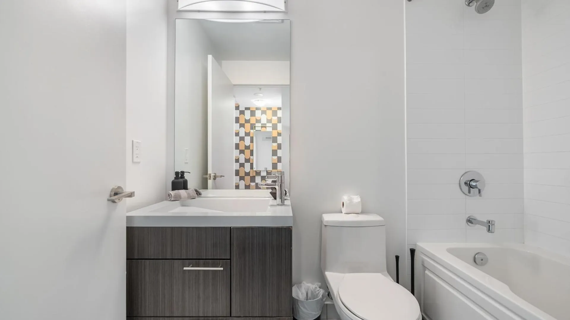 Freed Suites - Downtown Toronto