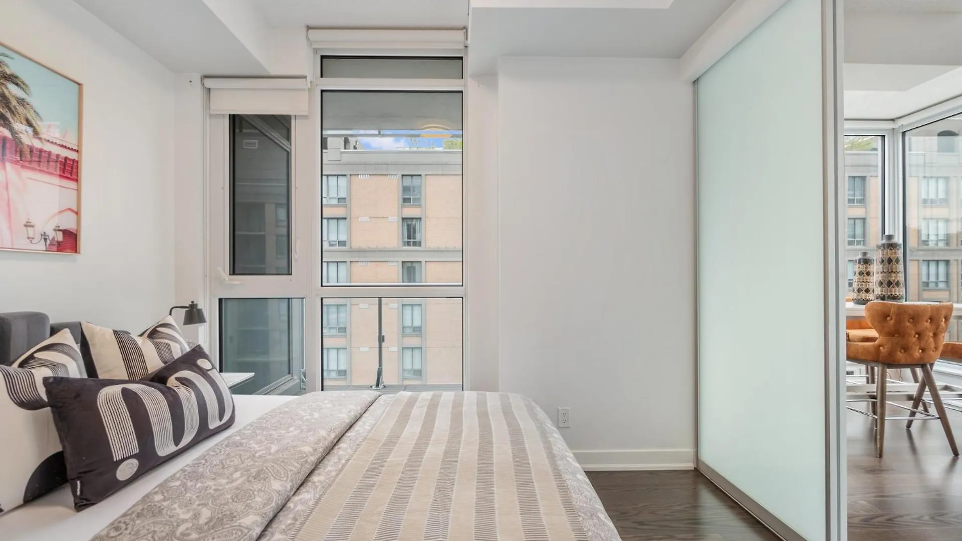 Freed Suites - Downtown Toronto Apartment