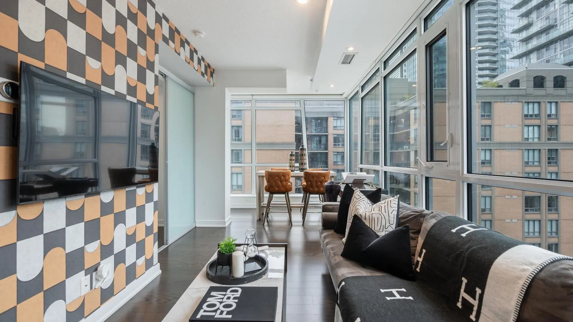 Freed Suites - Downtown Toronto
