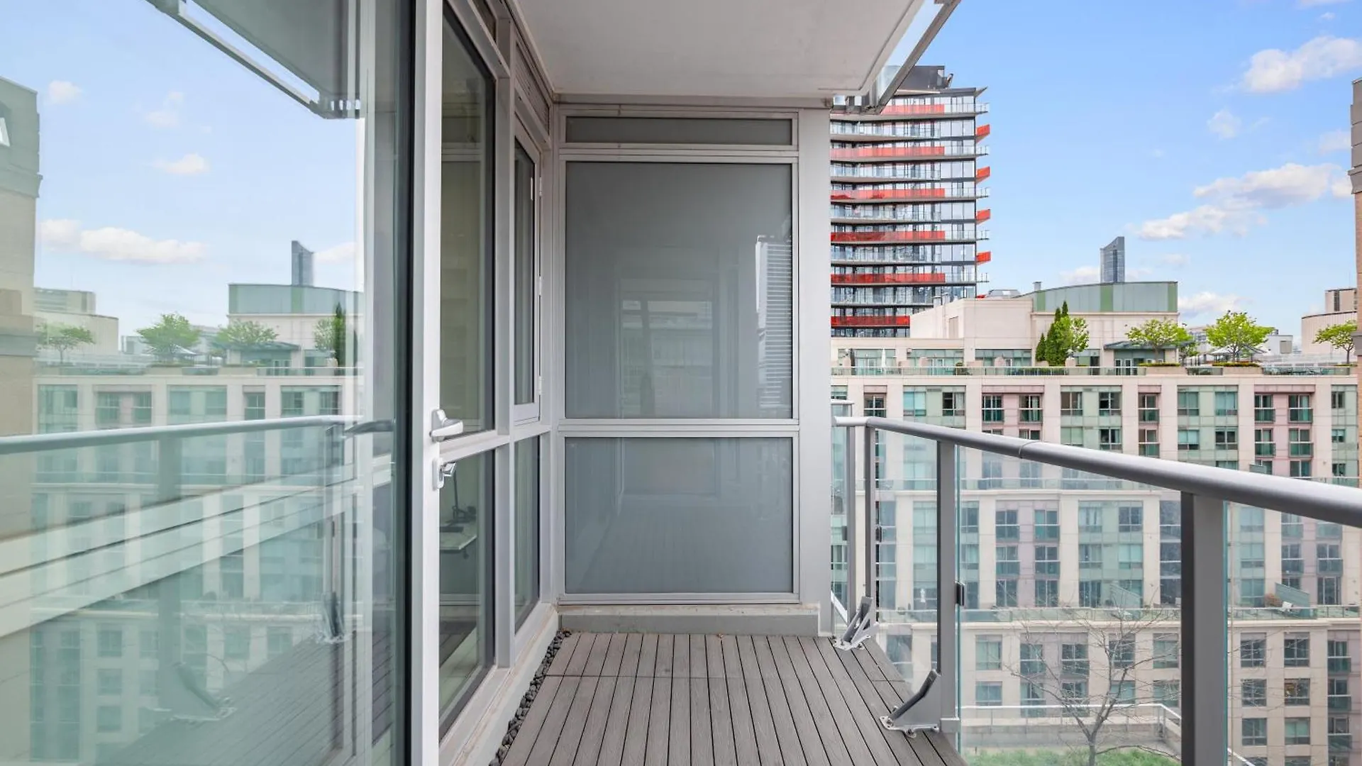 Freed Suites - Downtown Toronto Apartment