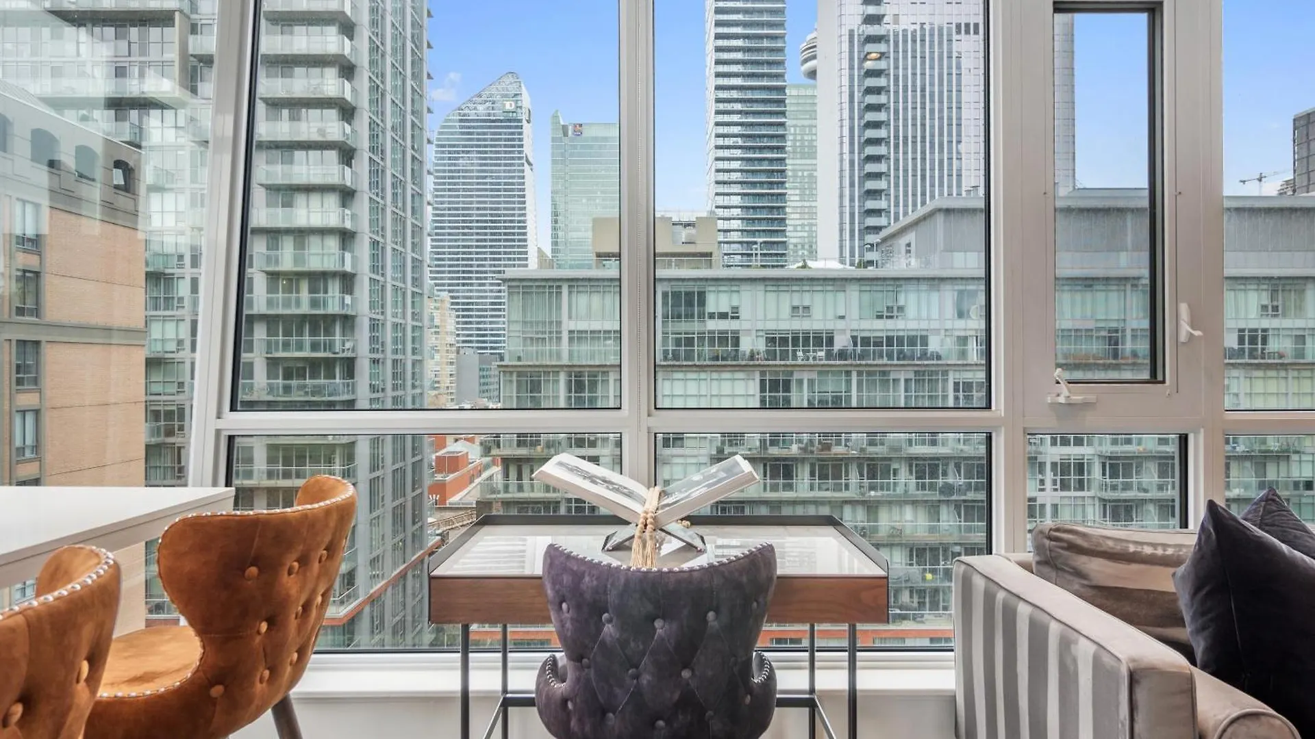 Freed Suites - Downtown Toronto
