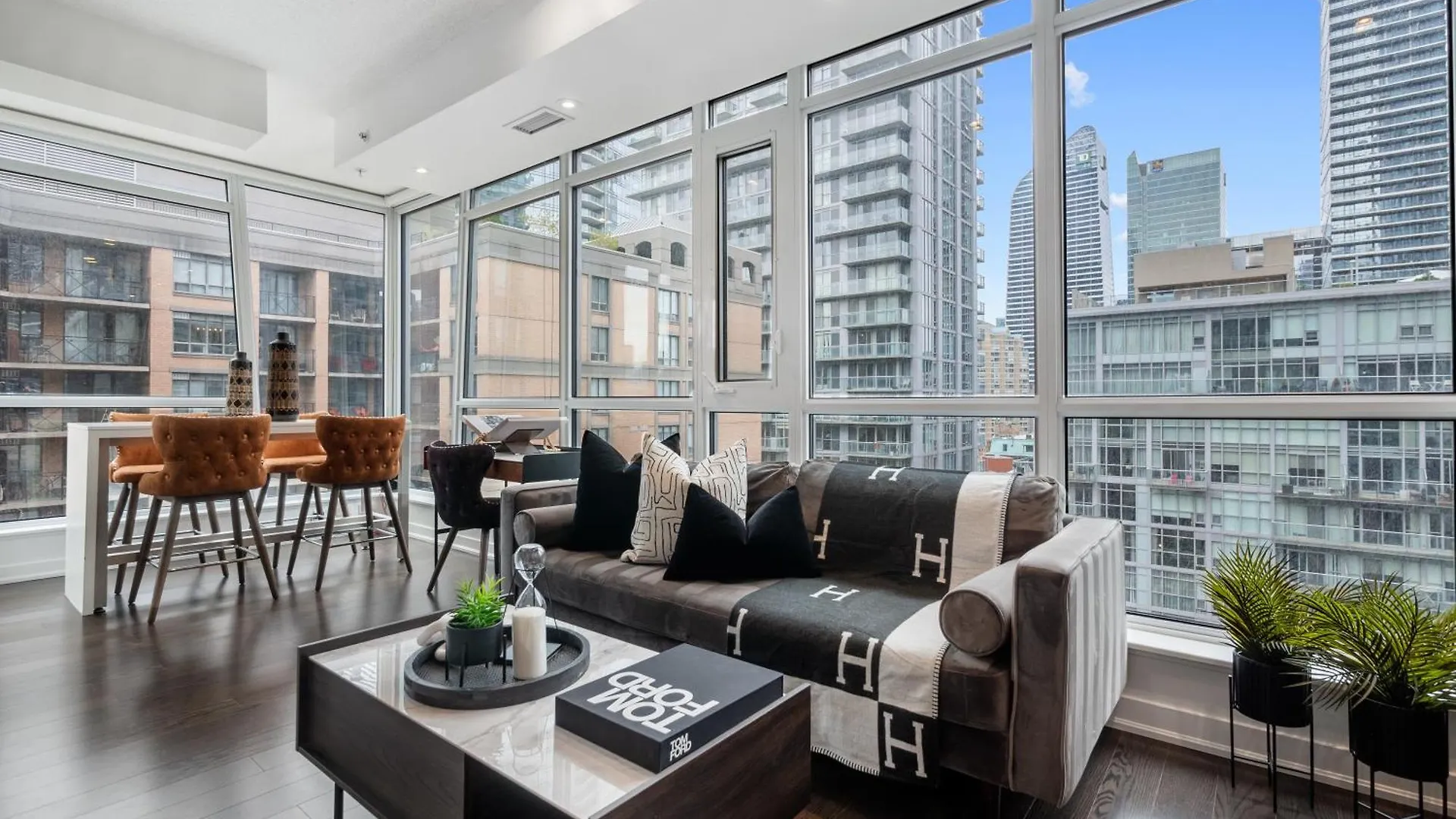 Freed Suites - Downtown Toronto